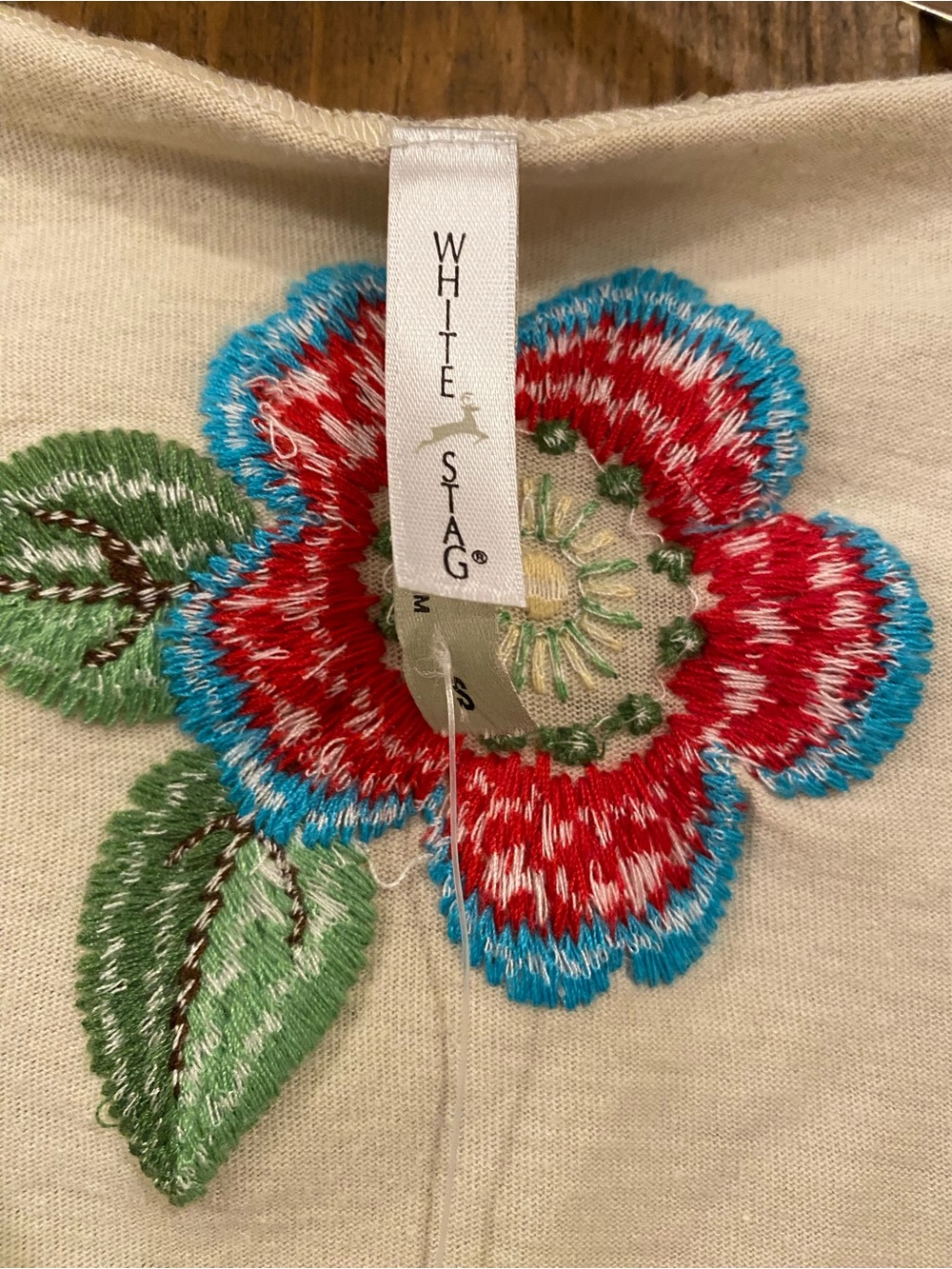 White Stag Cream Long-Sleeve V-Neck Top with Multicolor Floral Embroidery Small - Picture 7 of 10